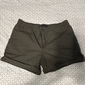 Social Standard by Sanctuary Dark Green Women's Cargo Shorts